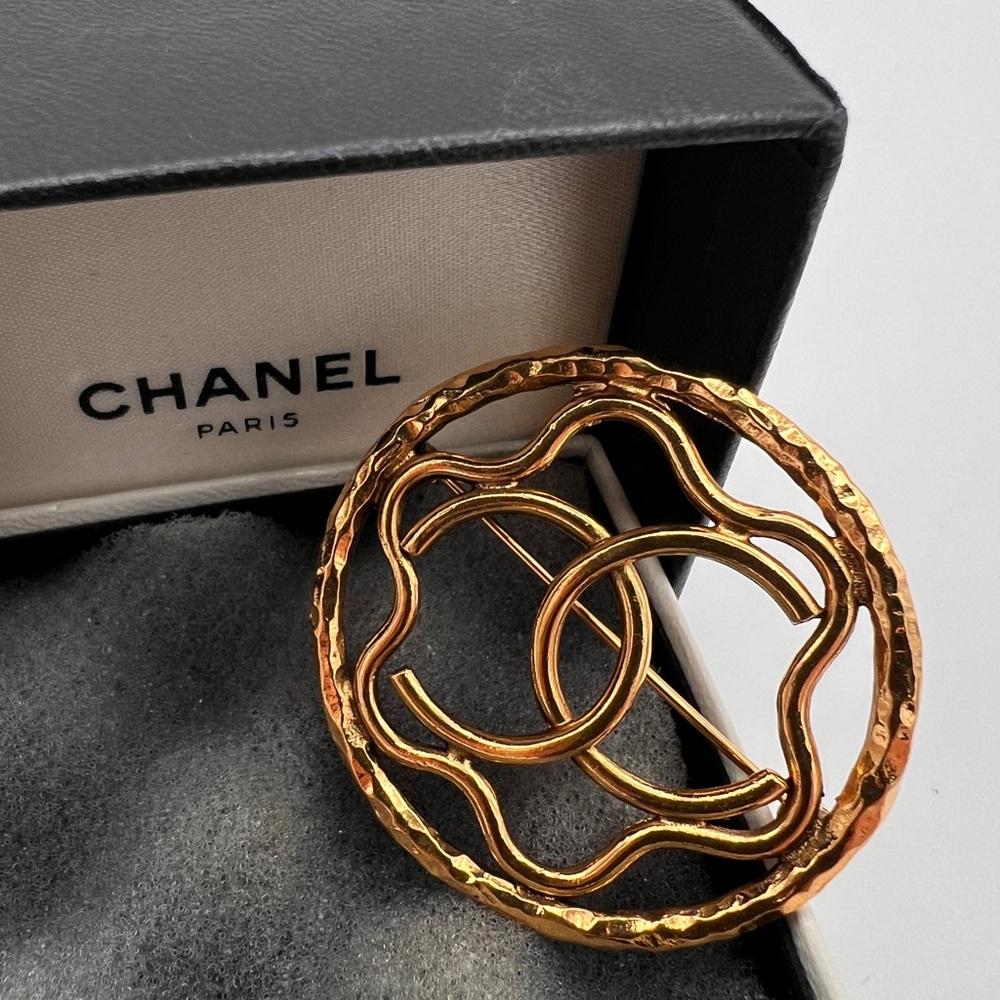 CHANEL Vintage CC Flower Logo Textured Brooch